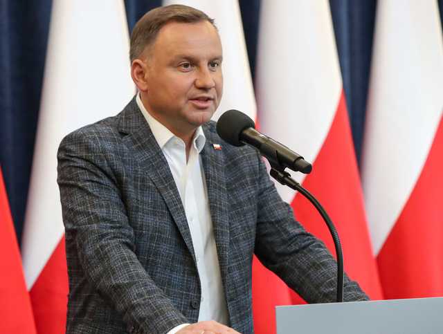 Дуда наградил троих украинцев за помощь полякам