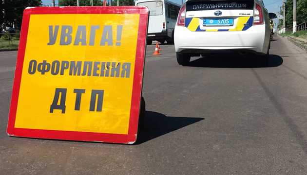 В Киеве Tesla на скорости протаранила столб