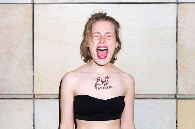 В Польше украинки устроили "минуту крика" топлес