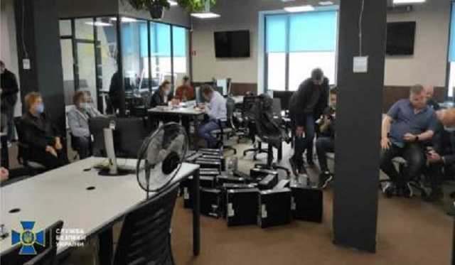 СБУ ликвидировала в Киеве кибербанду «чёрных» брокеров