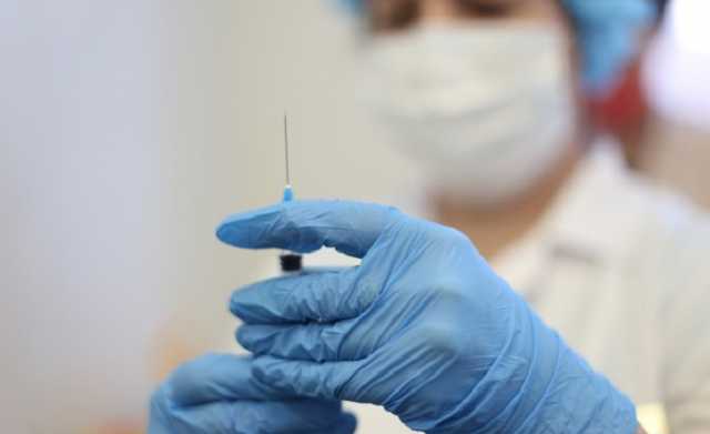 Нужна ли прививка от коронавируса тем, кто переболел COVID-19: отвечает врач-инфекционист