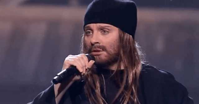 "Бородатая" Ваенга в образе монаха спела "Золотые купола", возмутив РПЦ