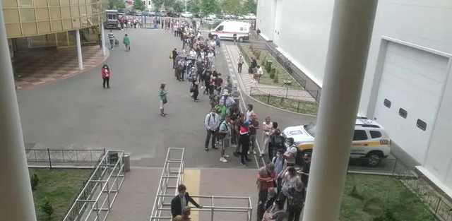 В КГГА объяснили гигантские очереди на вакцинацию несознательностью киевлян