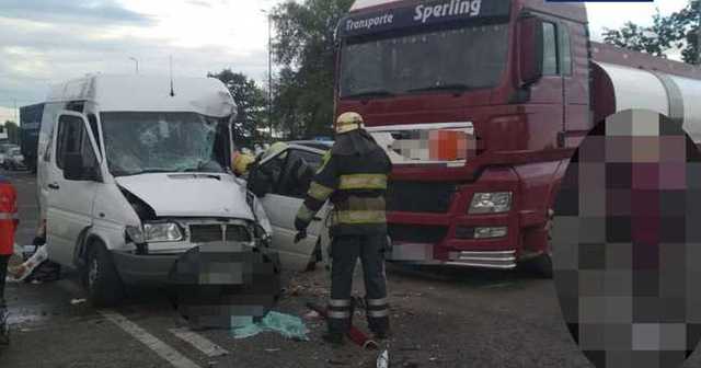 ДТП на трассе Киев – Одесса: маршрутка и бензовоз не поделили дорогу