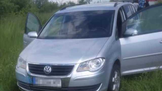 Неожиданно покатилось с холма: на Львовщине мужчину раздавило его собственное авто