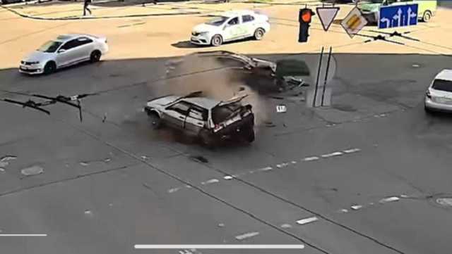 У столиці під час ДТП на проїжджу частину випав пасажир