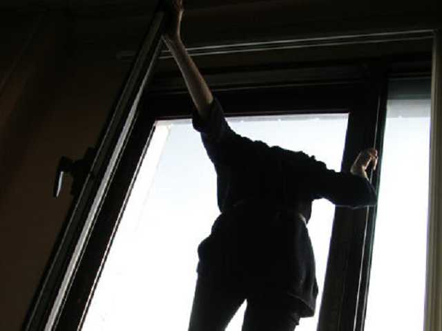 Выбросилась из окна после ссоры с парнем: во Львове трагически погибла студентка