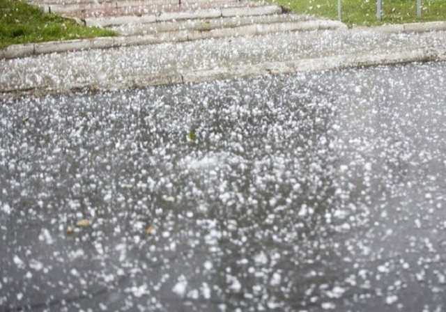 На Харьков и Черновцы обрушился мощный ливень с градом