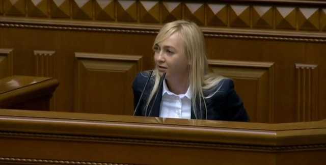 "Рейдерство в партии "Голос". Партия записывается на кумов-сватов", - депутат "Голоса" Устинова