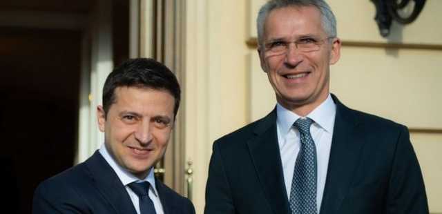 Зеленский - Столтенбергу: Надеюсь, НАТО рассмотрит на саммите шаги по сдерживанию агрессии РФ