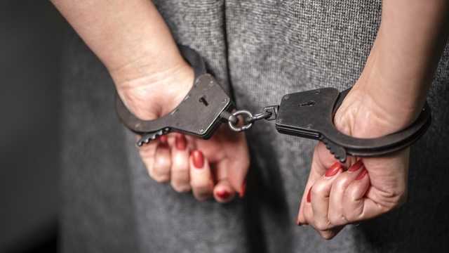 Загорнула труп у килим: у Кременчуці жінка розправилася над сусідом