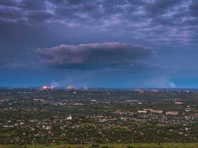 Как апокалипсис: на Днепропетровщине смерч напугал людей и повредил дома