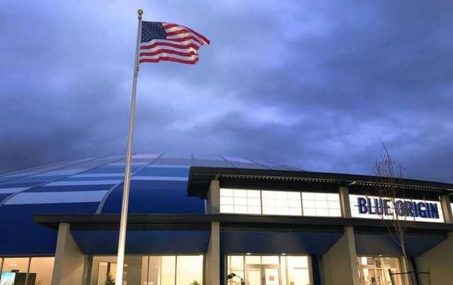 Место на полет в космос с Безосом продали за 28 млн долларов