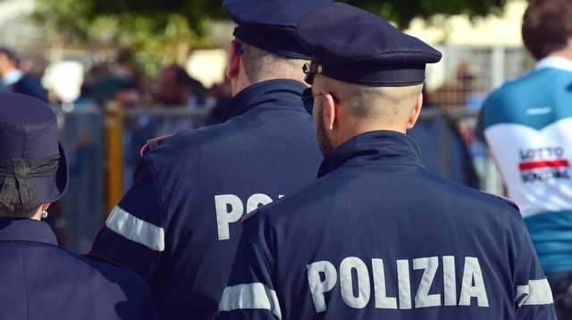 Под Римом мужчина открыл стрельбу, погибли дети