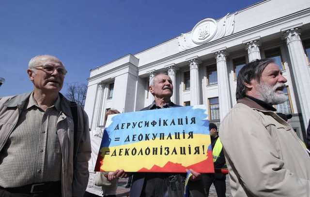 Мовний омбудсмен б’є на сполох: сьогодні нардепи спробують витіснити українську з телебачення