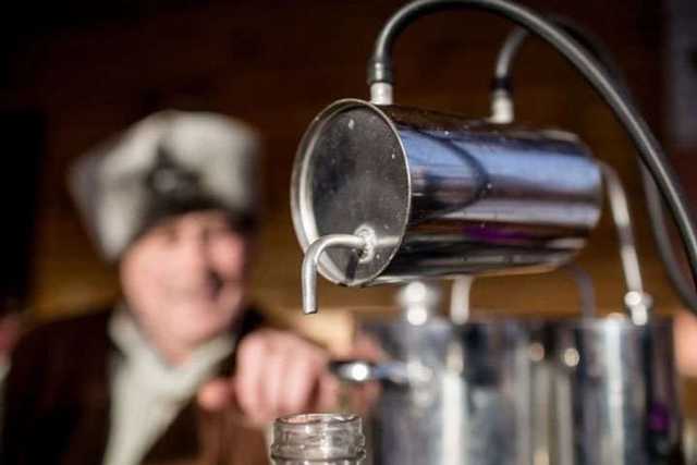 Суд дозволив виготовляти самогон для власного вживання