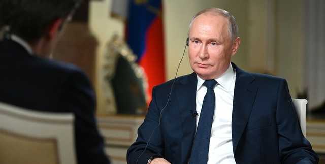 Путин заявил, что Украина стягивает к Донбассу войска и военную технику