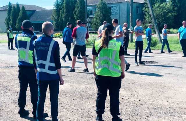 На Прикарпатті громадяни частково перекрили трасу «Тязів-Снятин» через незадовільний стан дороги