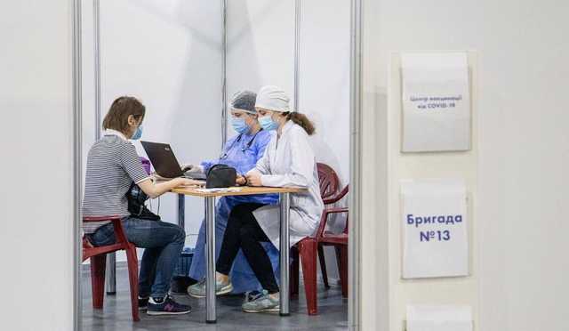 Короткий день: Центр вакцинации в Киеве сменил часы работы на эти выходные