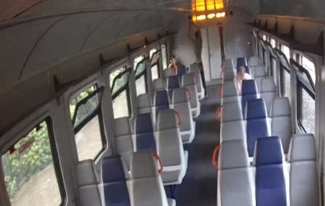 Вандалы украли технику из электрички Укрзализныци, которую модернизировали за 60 млн грн