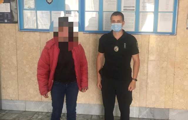 У лісопосадці між селами поліцейські знайшли 14-річну дівчину, яку шукали протягом ночі