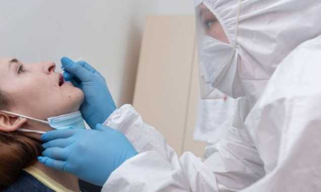 В Киеве за минувшие сутки выявили менее ста новых носителей коронавируса