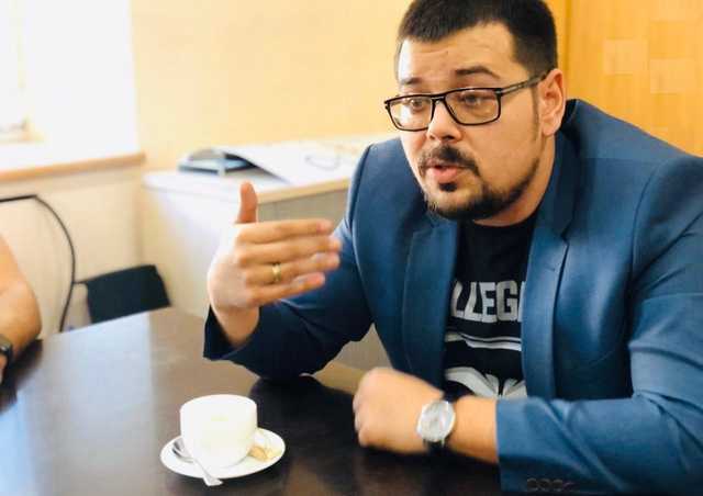 Замминистра защиты окружающей среды владеет адвокатской компанией