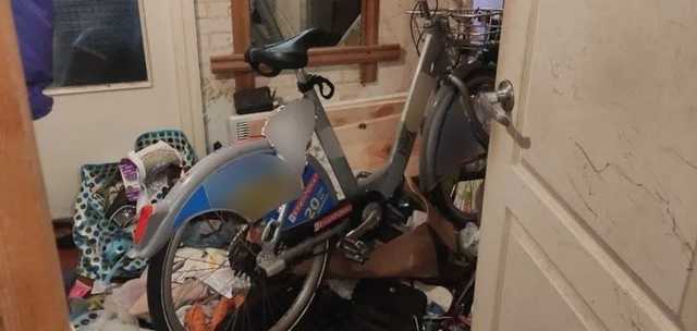 В Киеве парень воровал велосипеды из пункта проката: его поймали с поличным