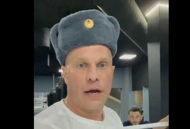 К Киве в спортзал пришли с повесткой из-за советской шапки-ушанки