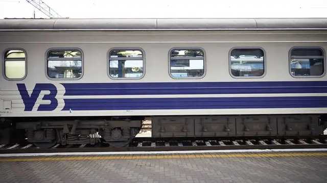 "Укрзализныця" посоветовала пассажирам вагонов без кондиционеров открывать окна в жару