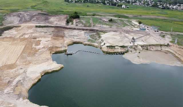 В Харьковской области нашли нелегальный песчаный карьер