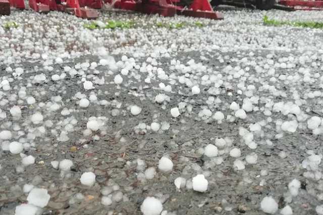 "Боявся, що скло розіб’є": Черкащиною пронісся величезний град