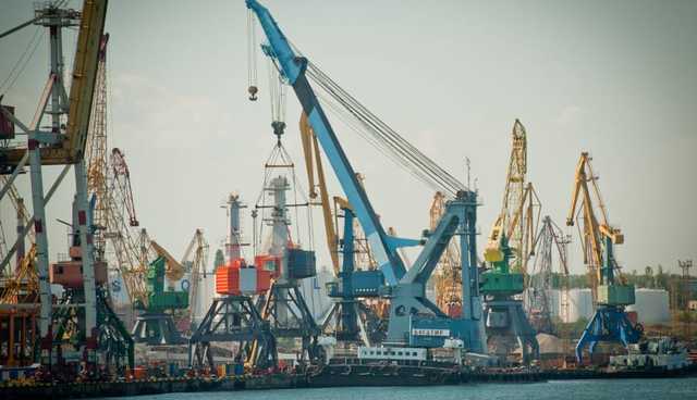 Порт Южный провалил торги по покупке крана за 257 млн гривен