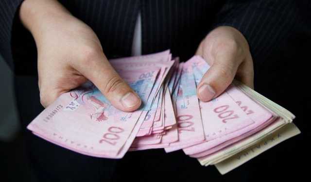 Повышение налогов затормозит экономический рост Украины, - экономист