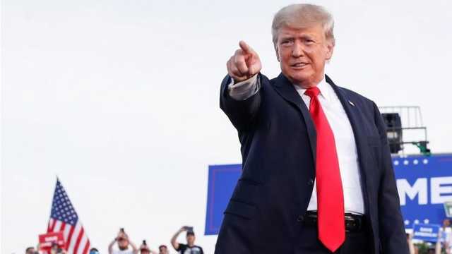 «Мы вернем себе Америку»: Трамп провел первый митинг после ухода с поста президента