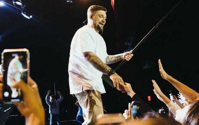 В Одессе на концерте Басты подрались девушки