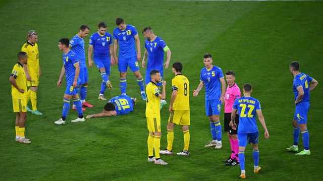 Едва не сломал колено: швед получил красную карточку за страшный фол на Беседина