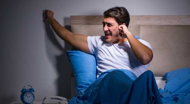 Музыка до утра и круглосуточный ремонт у соседей. Когда вызывать полицию?