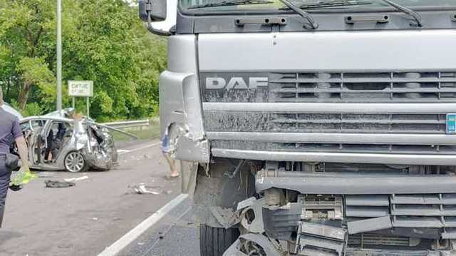 Жуткое ДТП на трассе Киев – Чоп: погибли 2 иностранца, еще 3 в больнице