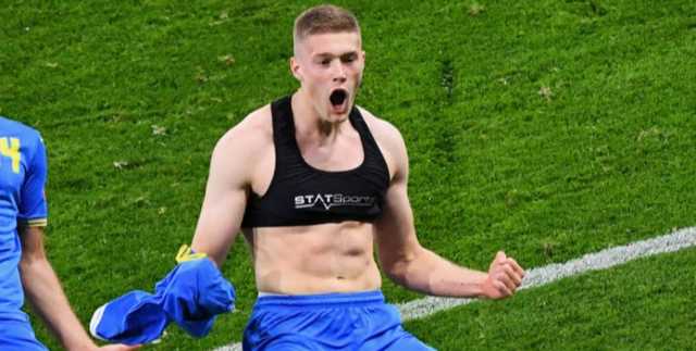 Не лифчик, а трекер: что на самом деле носил Довбик под футболкой