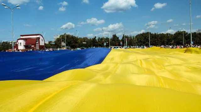 На гигантские флаги ко Дню Независимости хотят потратить 170 миллионов из бюджета