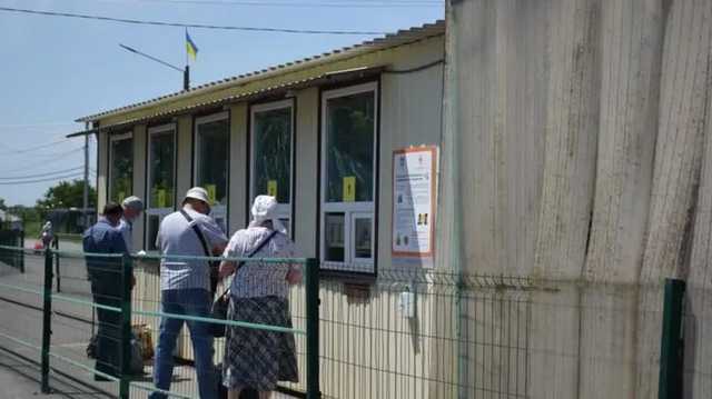 На въезде из Крыма и неподконтрольного Донбасса не будут требовать проходить тесты