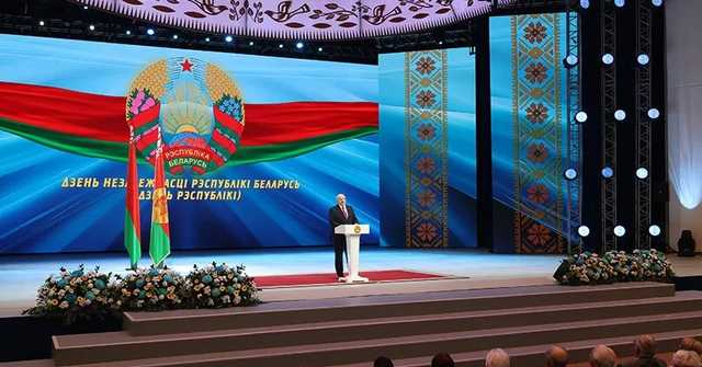 Лукашенко приказал полностью перекрыть границу Беларуси с Украиной