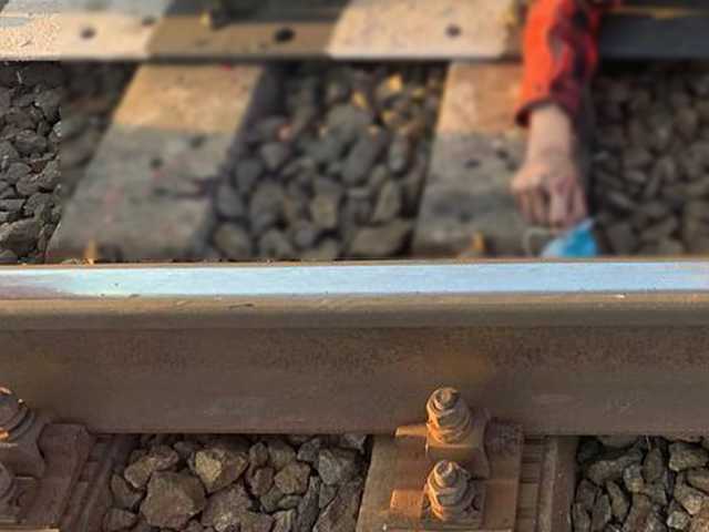 Помер на місці: під Житомиром потяг Одеса — Київ розчавив 15-річного хлопця