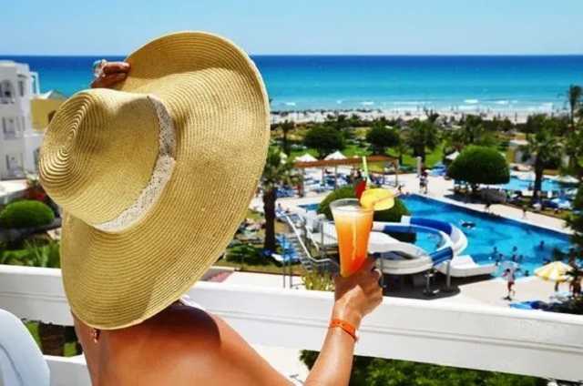 Россияне везут в Турцию штамм Дельта, заболеваемость пошла вверх: Украине грозит вспышка COVID-19