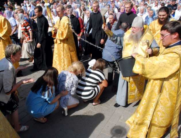 67% українців вважають себе віруючими людьми: опитування