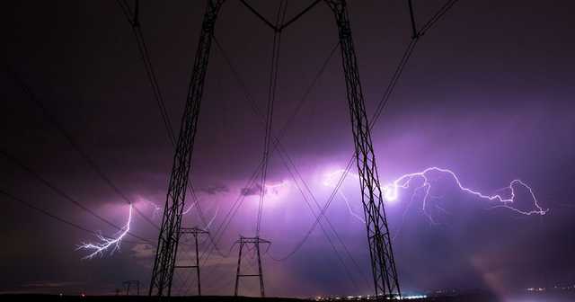 В Украине из-за непогоды остаются без электричества больше двух десятков населенных пунктов