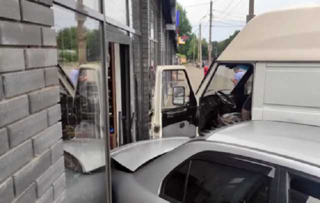 В Дніпрі у водія мікроавтобуса під час руху стався напад епілепсії