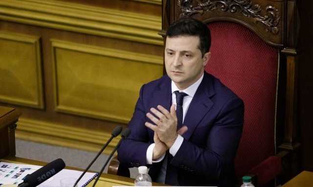 Зеленскому предлагают вернуть звание Героя Украины Бандере и Шухевичу