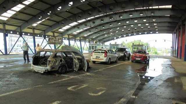 На границе Украины со Словакией мужчина сжег свое авто